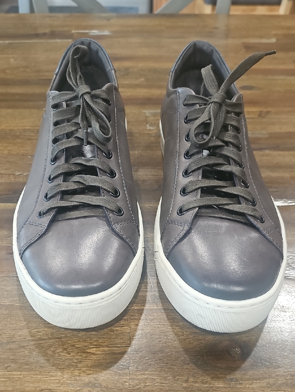 Bruno Magli Men's Gray Leather Low-Top Sneakers with White Sole